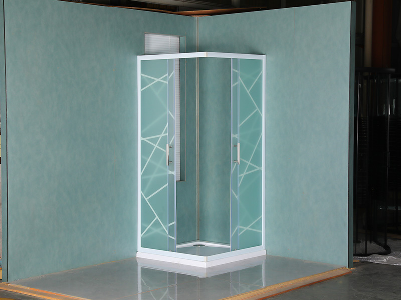 Vách tắm trượt SQ, Kính cường lực mờ có in, Profile nhôm trắng, Tay cầm hai lỗ, Có khay Vách tắm trượt SQ, Kính cường lực mờ có in, Profile nhôm trắng, Tay cầm hai lỗ, Có khay