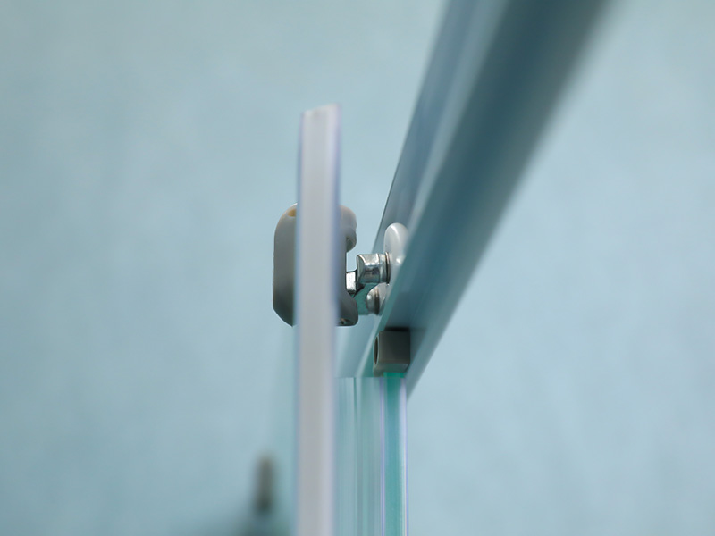 Vách tắm trượt SQ, Kính cường lực mờ có in, Profile nhôm trắng, Tay cầm hai lỗ, Có khay Vách tắm trượt SQ, Kính cường lực mờ có in, Profile nhôm trắng, Tay cầm hai lỗ, Có khay