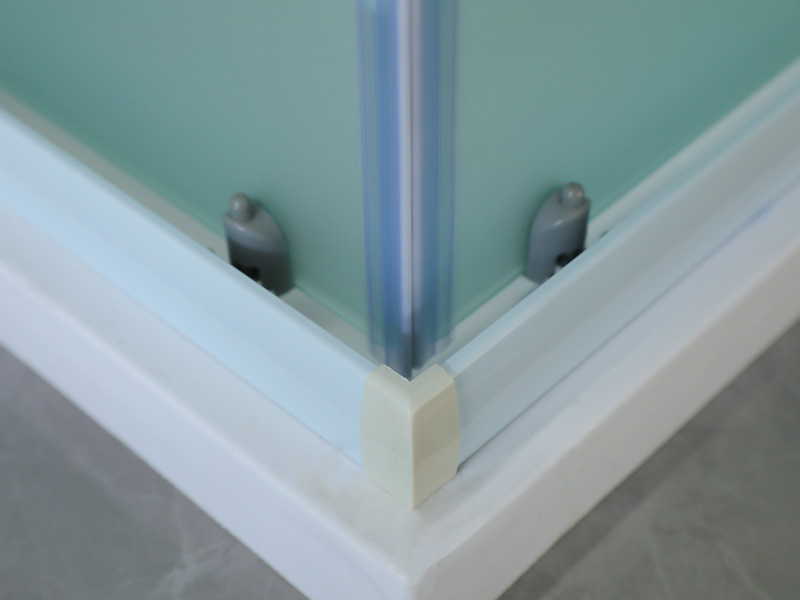 Vách tắm trượt SQ, Kính cường lực mờ có in, Profile nhôm trắng, Tay cầm hai lỗ, Có khay Vách tắm trượt SQ, Kính cường lực mờ có in, Profile nhôm trắng, Tay cầm hai lỗ, Có khay