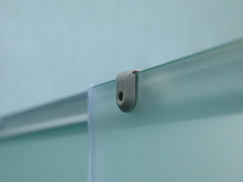 Vách tắm trượt SQ, Kính cường lực mờ có in, Profile nhôm trắng, Tay cầm hai lỗ, Có khay Vách tắm trượt SQ, Kính cường lực mờ có in, Profile nhôm trắng, Tay cầm hai lỗ, Có khay