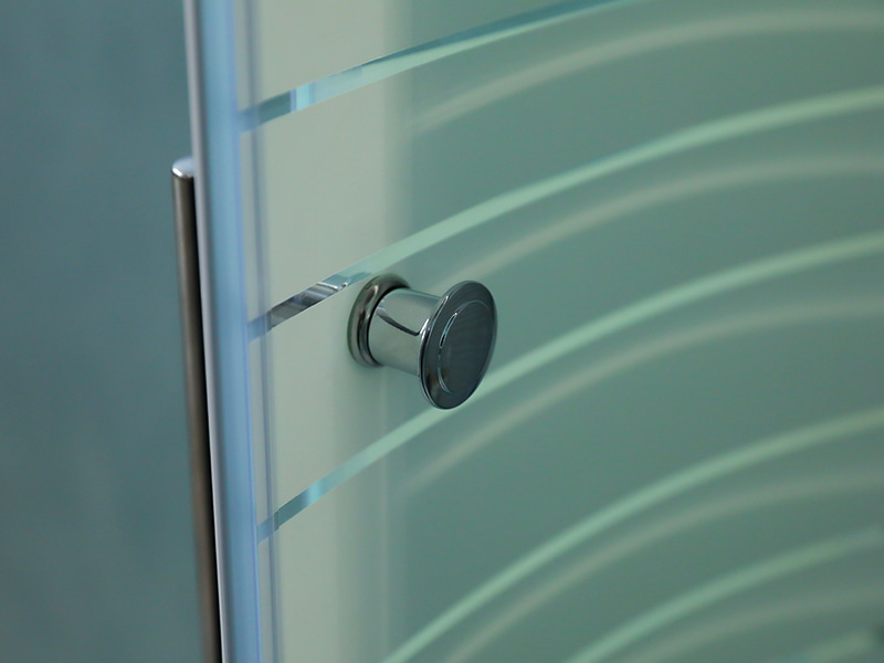 Vách tắm trượt SE, Kính cường lực trong suốt có in, Profile nhôm Chrome, Tay cầm hai lỗ, Có khay Vách tắm trượt SE, Kính cường lực trong suốt có in, Profile nhôm Chrome, Tay cầm hai lỗ, Có khay