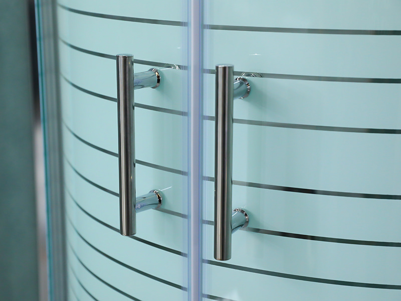 Vách tắm trượt SE, Kính cường lực trong suốt có in, Profile nhôm Chrome, Tay cầm hai lỗ, Có khay Vách tắm trượt SE, Kính cường lực trong suốt có in, Profile nhôm Chrome, Tay cầm hai lỗ, Có khay