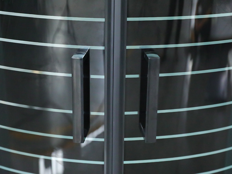 Vách tắm kính cường lực trượt khung nhôm màu đen SE Vách tắm kính cường lực trượt khung nhôm màu đen SE