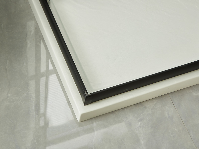 Vách tắm trượt SQ, Kính cường lực trong suốt, Nhôm đen, Tay cầm hai lỗ, Có khay Vách tắm trượt SQ, Kính cường lực trong suốt, Nhôm đen, Tay cầm hai lỗ, Có khay