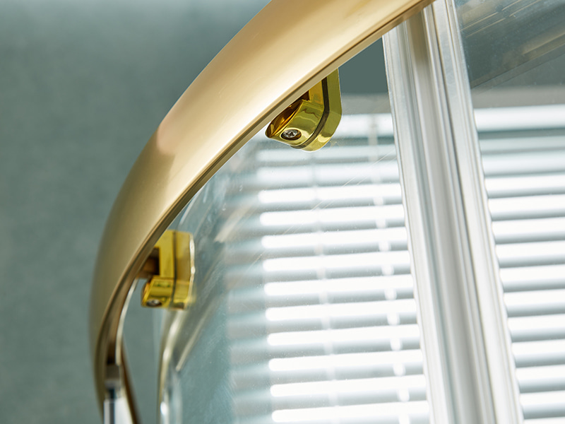 Vách tắm trượt SE, Kính cường lực trong suốt, Nhôm định hình màu vàng, Tay cầm hai lỗ, Không có khay Vách tắm trượt SE, Kính cường lực trong suốt, Nhôm định hình màu vàng, Tay cầm hai lỗ, Không có khay